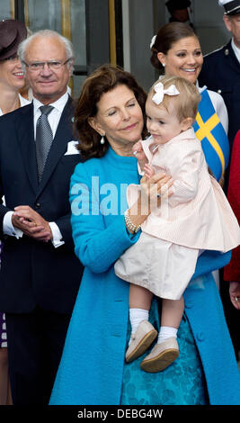 Stockholm, Suède. 15e Août, 2013. Le Roi Carl Gustaf de Suède, la Reine Silvia de Suède, la princesse Estelle de Suède et la Princesse Victoria à la célébration en lien avec le 40ème jubilé du roi à la cour intérieure du palais royal de Stockholm. Le roi Carl Gustav de Suède 40ème jubilé, Stockholm 15 septembre 2013. Photo : Albert Nieboer-PRE - - © AFP PHOTO alliance/Alamy Live News Banque D'Images