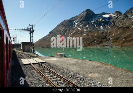 Ospizio Bernina, la Suisse, l'avis de la sur le Lago Bianco Banque D'Images