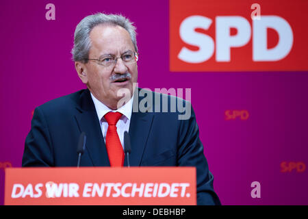 Berlin, Allemagne. Septembre 16th, 2013. Sigmar Gabriel (SPD) et Christian Ude (SPD), le SPD candidat haut en Bavière ont donné leurs déclarations sur les résultats de l'élection un jour après l'élections de l'état en Bavière. / Photo : Christian Ude (SPD), Maire de Munich, photographié au cours de conférence de presse à Berlin. Credit : Reynaldo Chaib Paganelli/Alamy Live News Banque D'Images