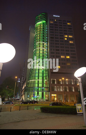 Varsovie, Pologne, le Westin Warsaw Hotel at night Banque D'Images