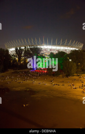 Varsovie, Pologne, en regardant vers le Stade National, le stade Narodowy Banque D'Images