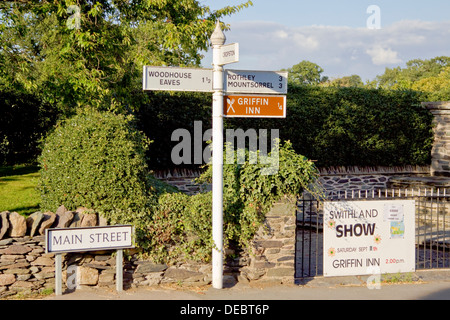 Poteaux de signalisation dans le village de Swithland dans le Leicestershire Banque D'Images