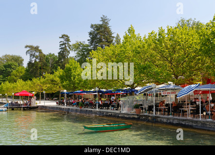 Restaurant sur la promenade du Lac de baignade Wörthersee, Pörtschach am Wörther See, Carinthie, Autriche Banque D'Images