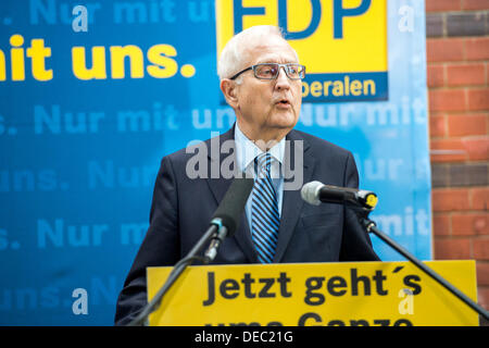 Berlin, Allemagne. Le 16 septembre 2013. Philipp Rösler donne une conférence de presse après la réunion du Conseil fédéral du FDP. Gonçalo Silva/Alamy Live News. Banque D'Images