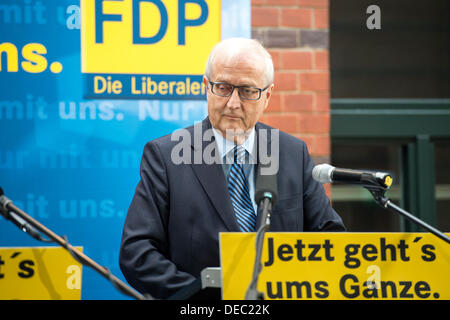 Berlin, Allemagne. Le 16 septembre 2013. Philipp Rösler donne une conférence de presse après la réunion du Conseil fédéral du FDP. Gonçalo Silva/Alamy Live News. Banque D'Images