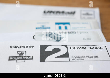 Londres, Royaume-Uni. 16e Août, 2013. La Royal Mail est imminente de portance tout comme ses propres essais TNT service porte à porte dans le sud ouest de Londres. Cela a ajouté à la concurrence des fournisseurs de livrer des lettres d'affaires. Londres, Royaume-Uni, 16 septembre 2013 Crédit : Guy Bell/Alamy Live News Banque D'Images