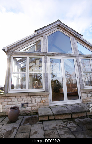 Une Orangerie conservatoire type extérieur d'un logement avec cadre en chêne en Angleterre, Royaume-Uni. Banque D'Images