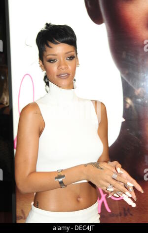 Hong Kong, Chine. 15e Août, 2013. Super star américaine Rihanna assiste à une activité commerciale à Hong Kong, Chine Le dimanche 15 septembre 2013. © TopPhoto/Alamy Live News Banque D'Images