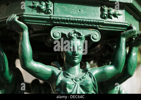 Fontaine Wallace de la Place Saint Germain des Prés, Paris, France Banque D'Images