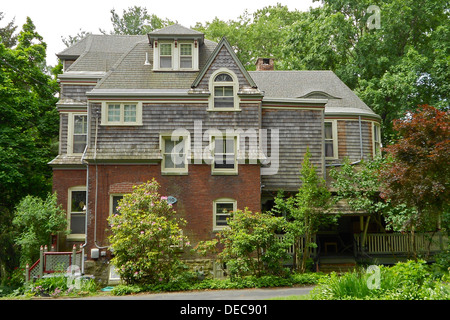 Idlewild, une maison d'été près de Media, en Pennsylvanie, a été conçue par l'architecte Frank Furness. Cette maison historique est un excellent exemple de l'architecture américaine du XIXe siècle et reflète le style unique de Furness. Banque D'Images