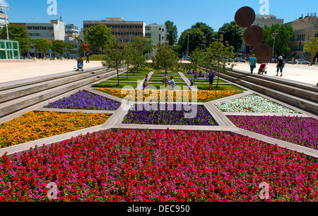 Les jardins de fleurs au 'Carré' Habimah Tel Aviv ISRAËL Banque D'Images