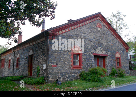 Ancien moulin avec 1879 datestone dans le quartier historique de Dickeyville sur la PNSR depuis juillet 12, 1972 Weathedsville sur Pickwick et Banque D'Images