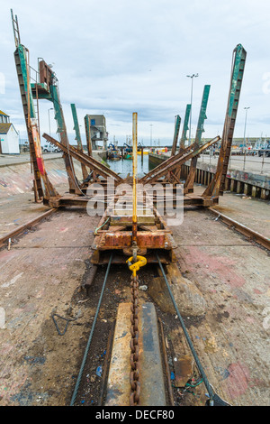 Un bateau au Port, berceau Portavogie Co Down, Irlande du Nord Banque D'Images