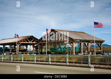 - Pavillon de l'Oregon et l'affichage historique situé le long de la promenade de Coos Bay, sur les rives de Coos Bay. Banque D'Images