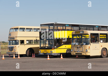 Les bus vintage à Berlin Banque D'Images