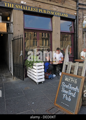 The Wee Pub - le plus petit pub d'Écosse, 94-96 Grassmarket, Édimbourg, Écosse, Royaume-Uni, EH1 2JR , à Biddy Mulligans Banque D'Images