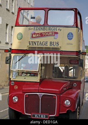 Edinburgh vintage routemaster bus de tournée Royal Mile High St Edinburgh Scotland UK Banque D'Images