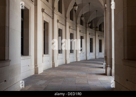 William Jefferson Clinton Federal Building (ancien bâtiment) Ariel Rios colonnes hall - Washington, DC USA Banque D'Images