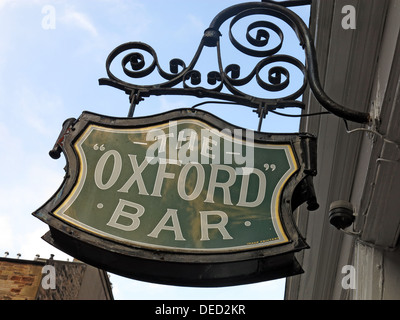 Panneau à l'Oxford Bar. Une maison publique située sur Young Street, dans la nouvelle ville d'Édimbourg, en Écosse. Local d'Insp' Rebus - Ecosse , Royaume-Uni, EH2 4Jb Banque D'Images
