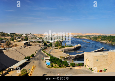 Vue en aval du vieux barrage à Assouan, en Haute Egypte - Banque D'Images