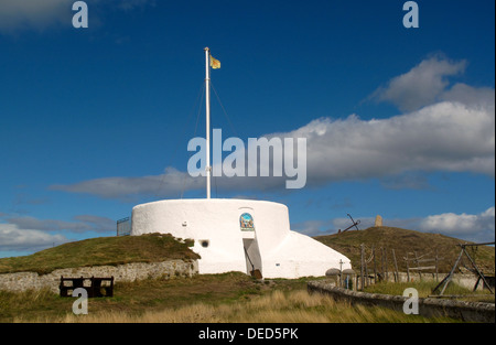 Centre des Visiteurs de Burghead drapeau Picte et fort Banque D'Images