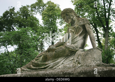 Pierre tombale d'une tombe de Lychakiv Cemetery, Lviv, Ukraine Banque D'Images