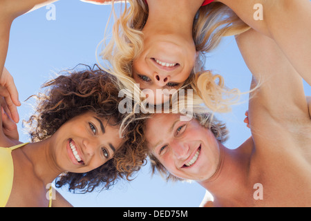 Low angle view of attractive friends on beach Banque D'Images