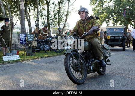 Chichester, UK . 15e Août, 2013. Goodwood Revival 2013 au Goodwood Motor Circuit - Photo montre les motos période © Oliver Dixon/Alamy Live News Banque D'Images