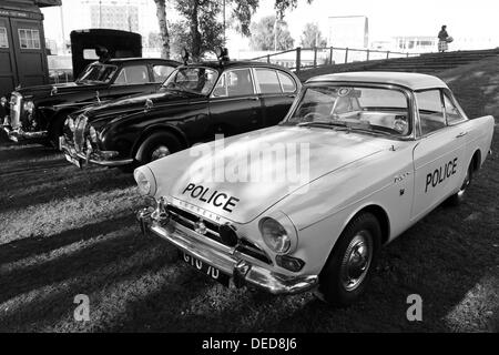 Chichester, UK . 15e Août, 2013. Goodwood Revival 2013 au Goodwood Motor Circuit - La photo montre la période de véhicules de police © Oliver Dixon/Alamy Live News Banque D'Images