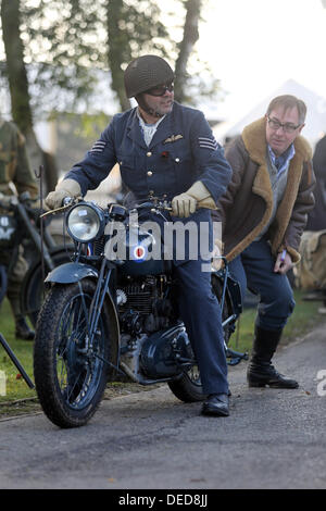 Chichester, UK . 15e Août, 2013. Goodwood Revival 2013 au Goodwood Motor Circuit - Photo montre une période moto RAF © Oliver Dixon/Alamy Live News Banque D'Images