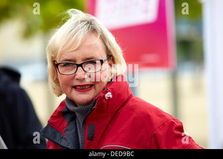 Potsdam, Allemagne. 16e Août, 2013. Les dirigeants du SPD, Sigmar Gabriel, et Frank-Walter Steinmeier, de concert avec les dirigeants du SPD Brandebourg tenir des discours pour l'élection fédérale de 2013 à Potsdam. / Photo : Andrea Wicklein (SPD - Potsdam), membre du Bundestag. © Reynaldo Chaib Paganelli/Alamy Live News Banque D'Images