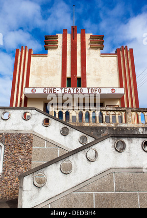 Théâtre Colonial Cine-Teatro Tofo Banque D'Images