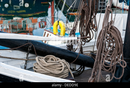 PENZANCE, CORNWALL, Royaume-Uni, - 09 JUIN 2009 : détail sur le petit bateau de pêche dans le port de Newlyn Banque D'Images