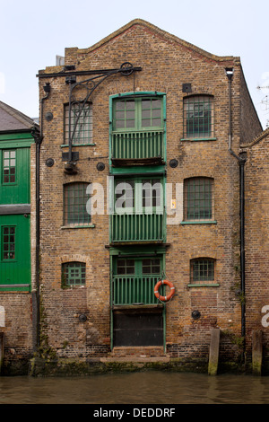 LONDRES, Royaume-Uni - 24 JANVIER 2009 : ancien entrepôt victorien dans les Docklands Banque D'Images
