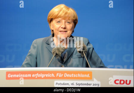 Potsdam, Allemagne. 16e Août, 2013. La chancelière allemande, Angela Merkel (CDU) parle au cours d'une élection campgain rallye de la CDU à Potsdam, Allemagne, 16 septembre 2013. Photo : Bernd Settnik/dpa/Alamy Live News Banque D'Images