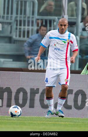 Sergio Almiron (Catania), le 15 septembre 2013 - Football / Soccer : Italien 'Serie' une correspondance entre Livourne 2-0 Catania au stade Armando Picchi à Livourne, en Italie. (Photo de Maurizio Borsari/AFLO) Banque D'Images