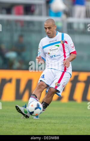 Sergio Almiron (Catania), le 15 septembre 2013 - Football / Soccer : Italien 'Serie' une correspondance entre Livourne 2-0 Catania au stade Armando Picchi à Livourne, en Italie. (Photo de Maurizio Borsari/AFLO) Banque D'Images