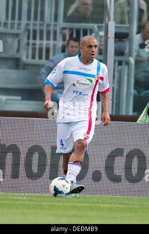 Sergio Almiron (Catania), le 15 septembre 2013 - Football / Soccer : Italien 'Serie' une correspondance entre Livourne 2-0 Catania au stade Armando Picchi à Livourne, en Italie. (Photo de Maurizio Borsari/AFLO) Banque D'Images