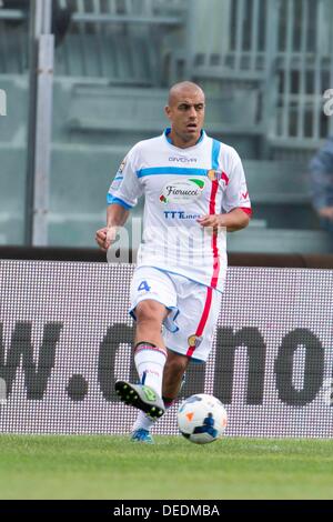 Sergio Almiron (Catania), le 15 septembre 2013 - Football / Soccer : Italien 'Serie' une correspondance entre Livourne 2-0 Catania au stade Armando Picchi à Livourne, en Italie. (Photo de Maurizio Borsari/AFLO) Banque D'Images