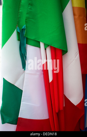 Drapeaux ITALIEN POUR LA VENTE. Venise, Italie Banque D'Images