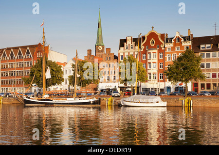 Holstenhafen à fleuve Untertrave, Lubeck, Schleswig Holstein, Allemagne, Europe Banque D'Images