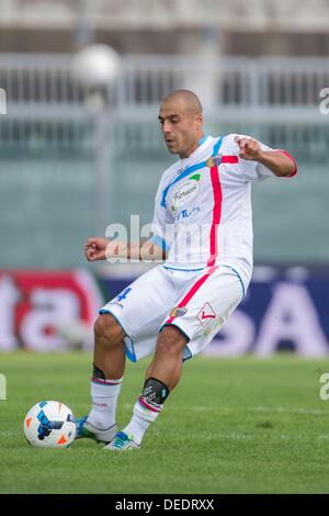 Sergio Almiron (Catania), le 15 septembre 2013 - Football / Soccer : Italien 'Serie' une correspondance entre Livourne 2-0 Catania au stade Armando Picchi à Livourne, en Italie. (Photo de Maurizio Borsari/AFLO) Banque D'Images