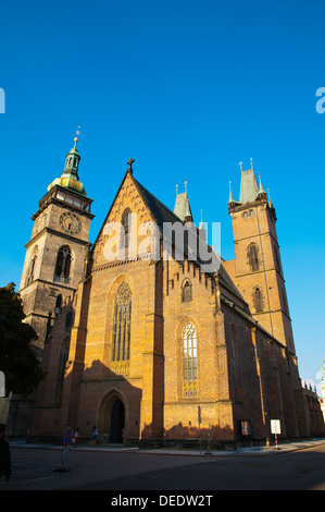 Sv Duch l'église de Saint-esprit et Tour Blanche à Velke namesti, Hradec Kralove ville Bohemia République Tchèque l'Europe de l'Est Banque D'Images