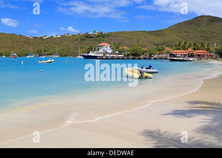 Plage à Cruz Bay, Saint John, îles Vierges américaines, Antilles, Caraïbes, Amérique Centrale Banque D'Images