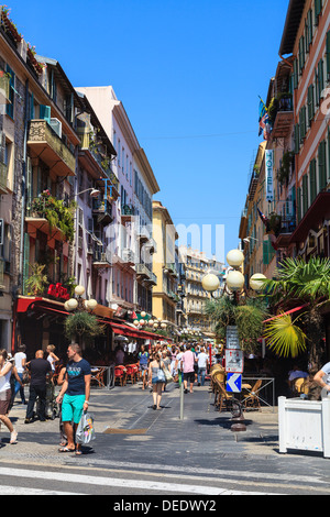 Scène de rue, Nice, Alpes-Maritimes, Provence, Cote d'Azur, d'Azur, France, Europe Banque D'Images
