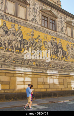 Fürstenzug la Procession des Princes en peinture Augustusstrasse Altstadt la vieille ville Dresde Allemagne Europe centrale Banque D'Images