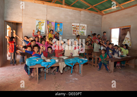 Les enfants de l'école village Akha Hill, près de Kengtung, Shan State, Myanmar (Birmanie), l'Asie Banque D'Images