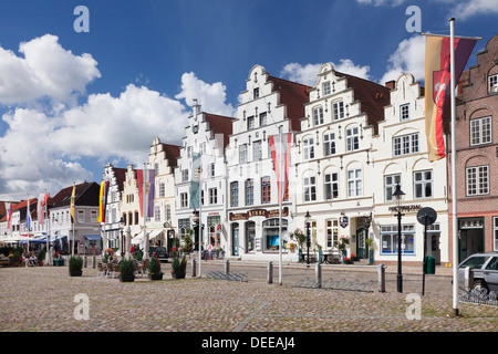 Place du marché avec des bâtiments de la renaissance hollandaise, Friedrichstadt, Nordfriedland, Schleswig Holstein, Allemagne, Europe Banque D'Images