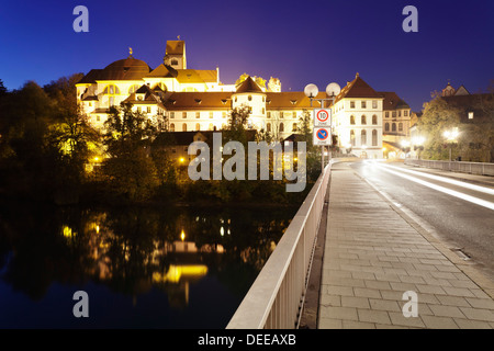 Abbaye de Saint Mang (Fussen Abbaye) et Château Hohes Schloss, Fussen, Ostallgau, Allgau, Bavaria, Germany, Europe Banque D'Images