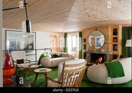 Chalet à Gstaad avec un design intérieur de Tino Zervudachi Banque D'Images